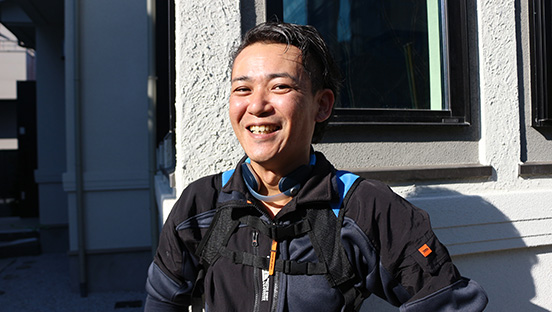 コモドギアを身に着けた作業者