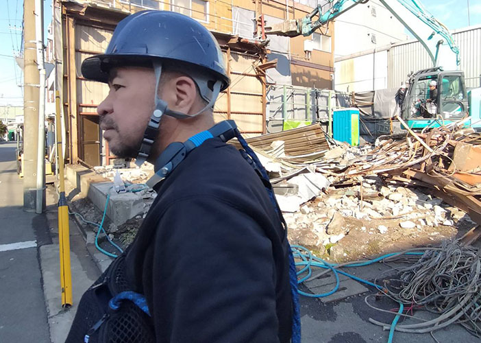 コモドギアを身に着けた作業者