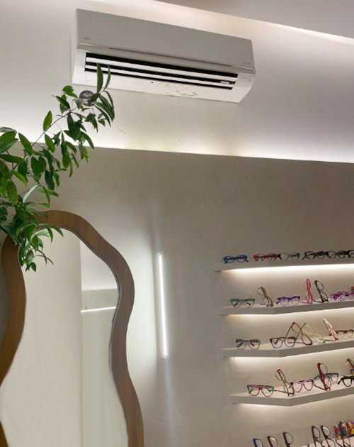 Maria Celina Ferreira – Loja Gustavo Eyewear: