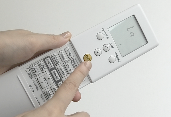 Πατήστε το κουμπί ON/OFF.