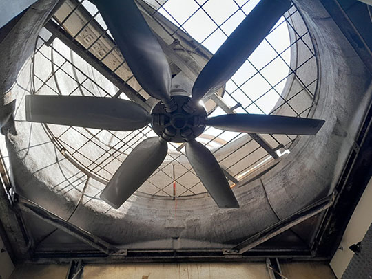 Lightweight and durable fan