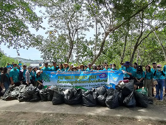 Cleaning up the promenade leading to the beach